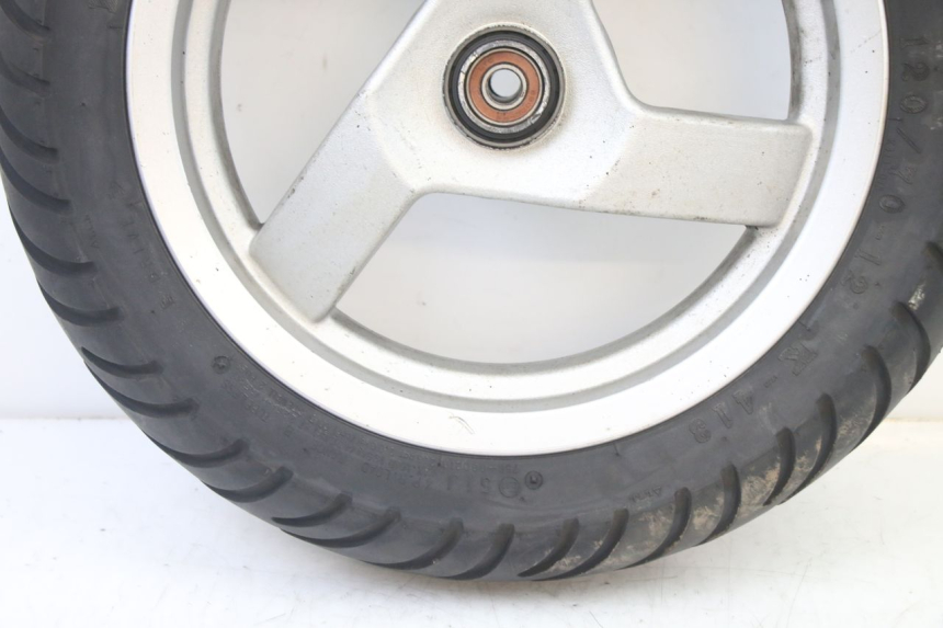 photo de CERCHIO ANTERIORE E PNEUMATICO PEUGEOT VIVACITY NEW 2T 50 (2008 - 2017) - Altra angolazione