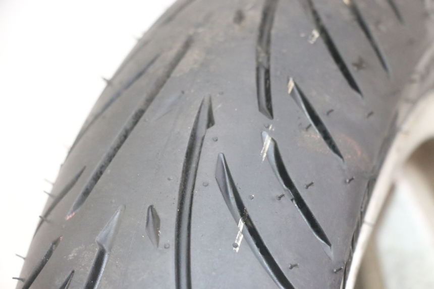 photo de CERCHIO ANTERIORE E PNEUMATICO PEUGEOT VIVACITY NEW 2T 50 (2008 - 2017) - Zoom sullo stato d'uso