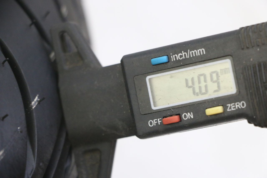 photo de CERCHIO ANTERIORE E PNEUMATICO PEUGEOT VIVACITY NEW 2T 50 (2008 - 2017) - Altra angolazione