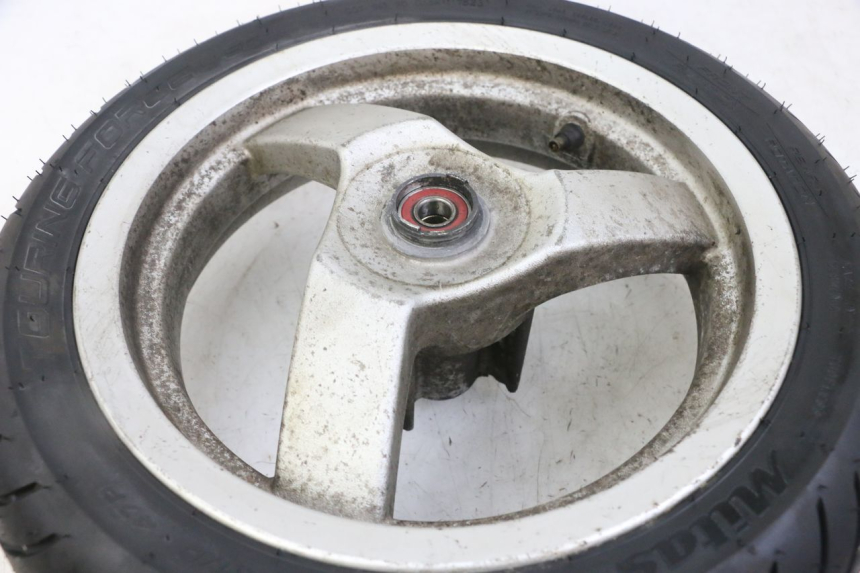 photo de CERCHIO ANTERIORE E PNEUMATICO PEUGEOT VIVACITY NEW 2T 50 (2008 - 2017) - Primo piano tecnico