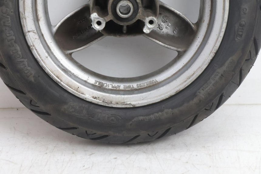 photo de CERCHIO ANTERIORE E PNEUMATICO PEUGEOT VIVACITY 50 (1998 - 2003) - Stato della superficie e materiale