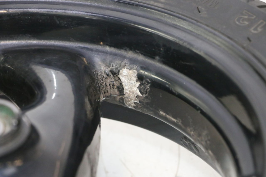 photo de CERCHIO ANTERIORE E PNEUMATICO PEUGEOT VIVACITY 50 (1998 - 2003) - Dettagli dei punti di fissaggio