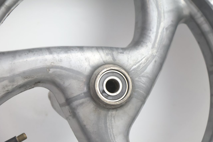 photo de CERCHIO ANTERIORE E PNEUMATICO PEUGEOT VIVACITY 50 (2004 - 2009) - Altra angolazione