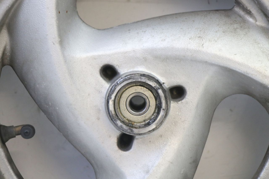 photo de CERCHIO ANTERIORE E PNEUMATICO MBK WAAP 125 (2008 - 2013) - Primo piano tecnico