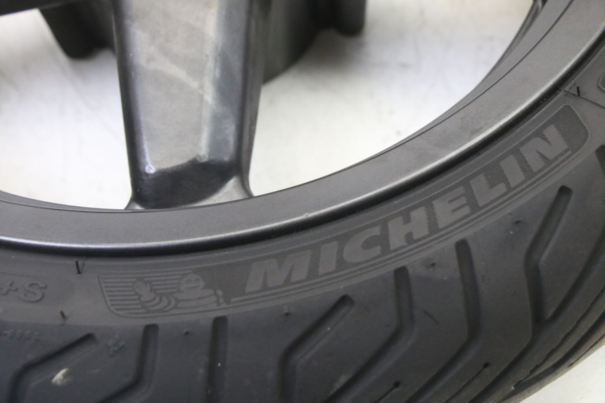 photo de CERCHIO ANTERIORE E PNEUMATICO YAMAHA X-MAX XMAX 125 (2010 - 2013) - Altra vista dell'articolo