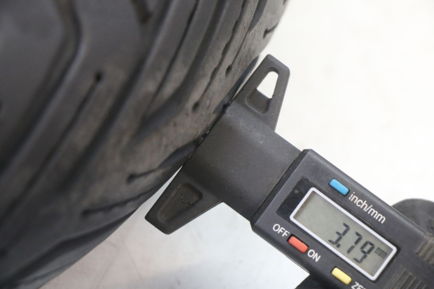 photo de CERCHIO ANTERIORE E PNEUMATICO YAMAHA X-MAX XMAX 125 (2010 - 2013) - Foto prodotto supplementare