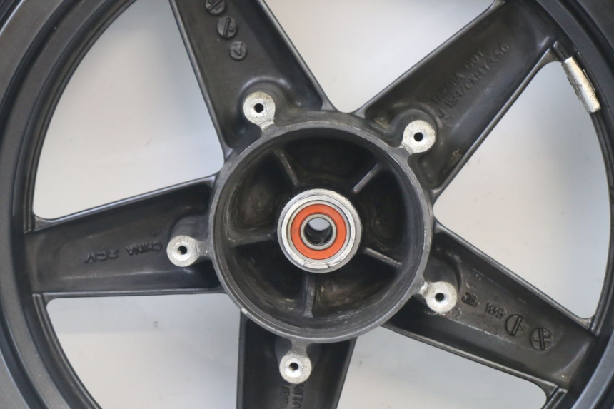 photo de CERCHIO ANTERIORE E PNEUMATICO YAMAHA X-MAX XMAX 125 (2010 - 2013) - Marcature e riferimenti originali