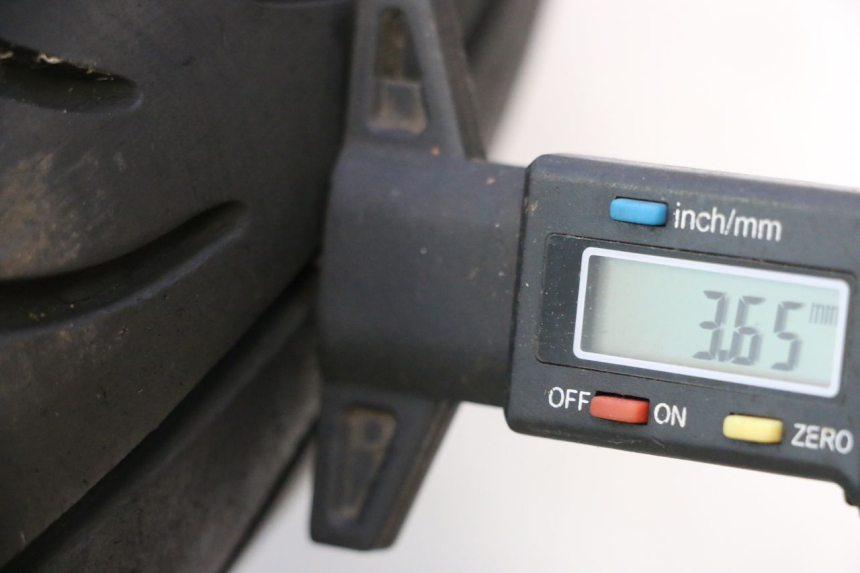 photo de CERCHIO ANTERIORE E PNEUMATICO YAMAHA XMAX X-MAX 125 (2006 - 2009) - Dettaglio del componente