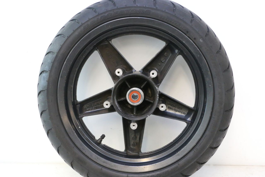 photo de CERCHIO ANTERIORE E PNEUMATICO YAMAHA XMAX X-MAX 125 (2006 - 2009) - Altra vista dell'articolo