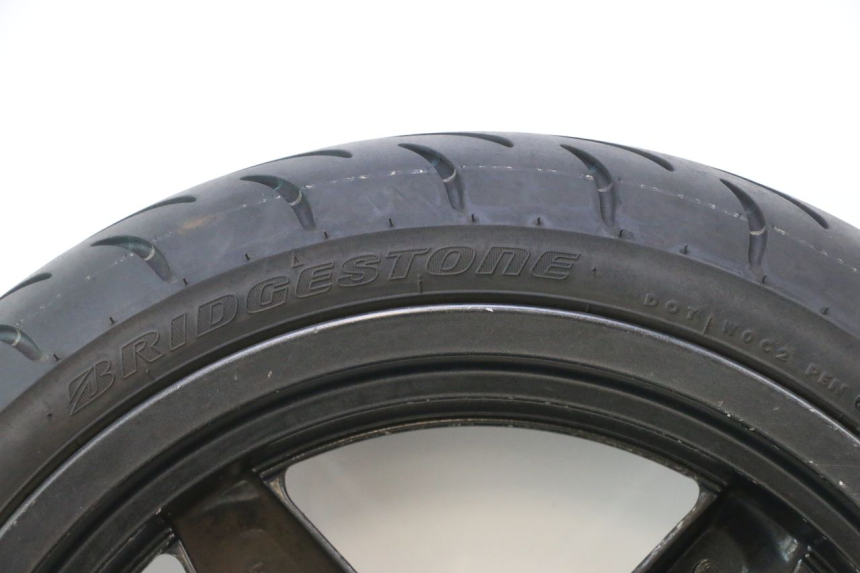 photo de CERCHIO ANTERIORE E PNEUMATICO YAMAHA XMAX X-MAX 125 (2006 - 2009) - Zoom sui componenti