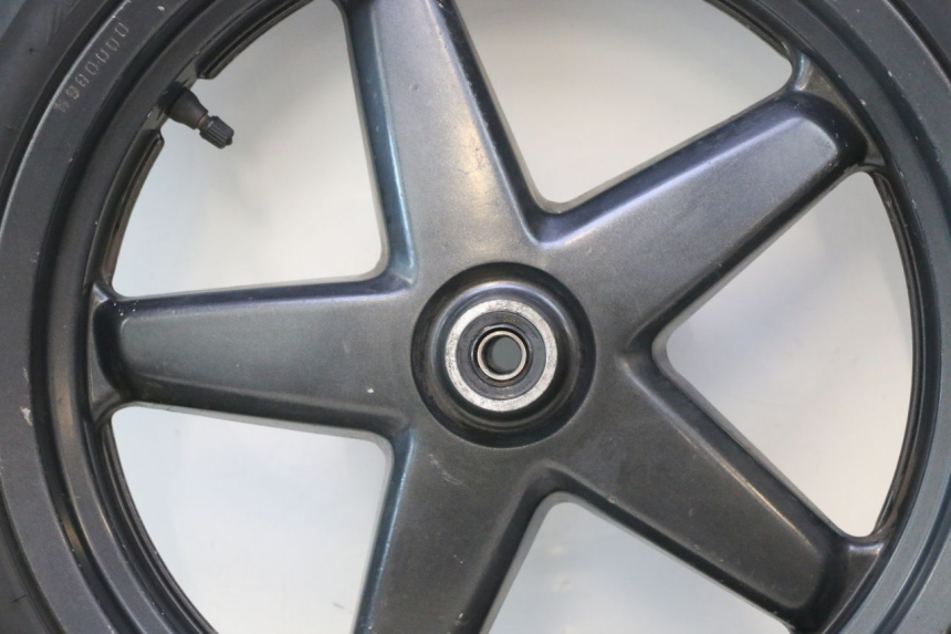 photo de CERCHIO ANTERIORE E PNEUMATICO YAMAHA XMAX X-MAX 125 (2006 - 2009) - Focus sulla struttura