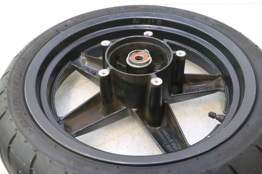 photo de CERCHIO ANTERIORE E PNEUMATICO YAMAHA XMAX X-MAX 125 (2006 - 2009) - Zoom sullo stato d'uso