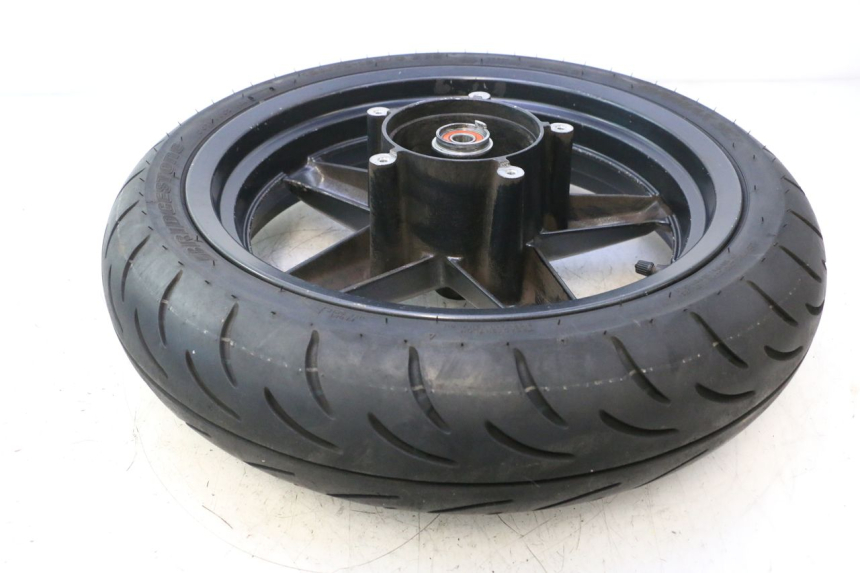 photo de CERCHIO ANTERIORE E PNEUMATICO YAMAHA XMAX X-MAX 125 (2006 - 2009) - Primo piano tecnico