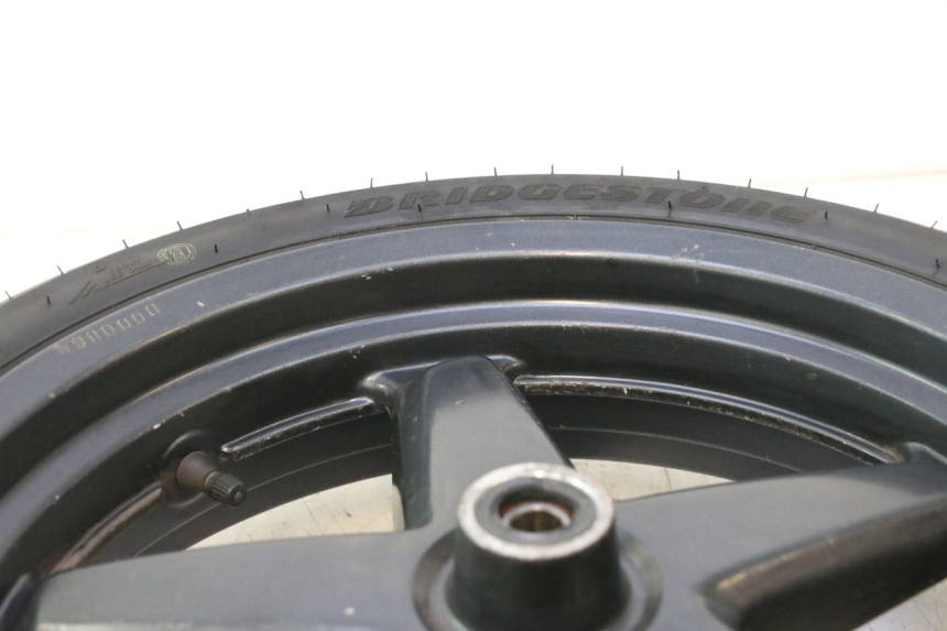 photo de CERCHIO ANTERIORE E PNEUMATICO YAMAHA XMAX X-MAX 125 (2006 - 2009) - Dettagli dei punti di fissaggio