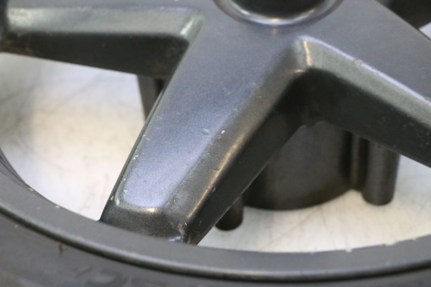 photo de CERCHIO ANTERIORE E PNEUMATICO YAMAHA XMAX X-MAX 125 (2006 - 2009) - Stato della superficie e materiale
