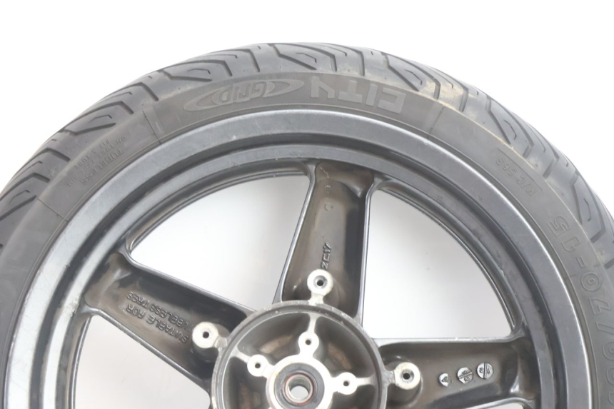 photo de CERCHIO ANTERIORE E PNEUMATICO YAMAHA X-MAX XMAX 125 (2010 - 2013) - Caratteristiche distintive