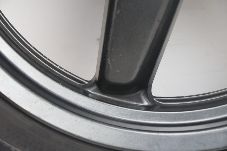 photo de CERCHIO ANTERIORE E PNEUMATICO YAMAHA X-MAX XMAX 125 (2010 - 2013) - Dettagli dei punti di fissaggio