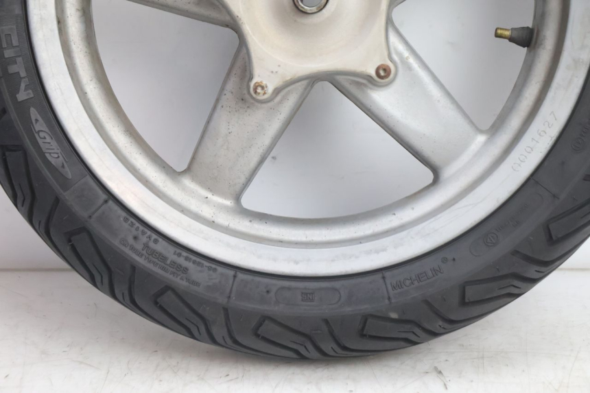 photo de CERCHIO ANTERIORE E PNEUMATICO PIAGGIO X8 STREET 125 (2006 - 2007) - Zoom sullo stato d'uso