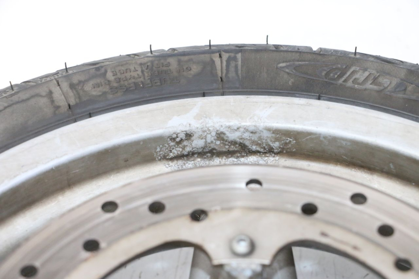 photo de CERCHIO ANTERIORE E PNEUMATICO PIAGGIO X9 EVOLUTION 125 (2003 - 2007) - Zoom sui componenti