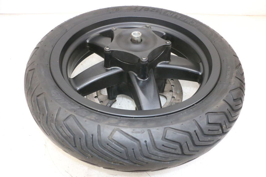 photo de CERCHIO ANTERIORE E PNEUMATICO PIAGGIO XEVO - X EVO 125 (2007 - 2017) - Dettagli dei punti di fissaggio