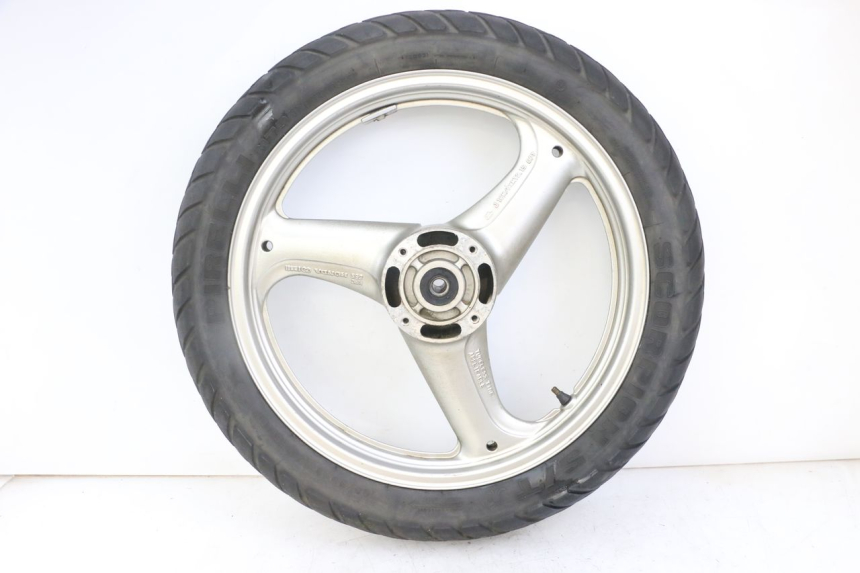 photo de CERCHIO ANTERIORE E PNEUMATICO HONDA XLV VARADERO 125 (2000 - 2006) - Primo piano ad alta risoluzione