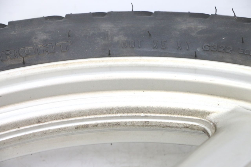 photo de CERCHIO ANTERIORE E PNEUMATICO HONDA XLV VARADERO 125 (2000 - 2006) - Primo piano tecnico