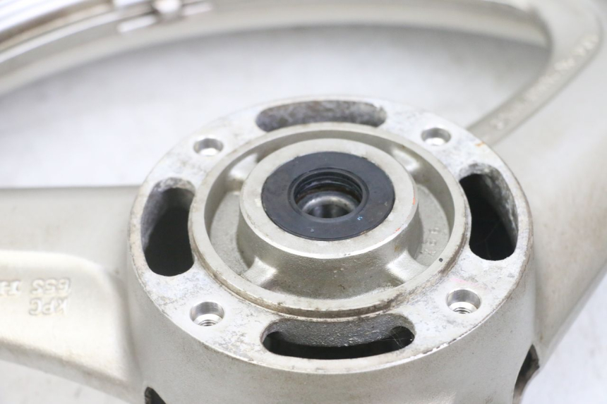 photo de CERCHIO ANTERIORE E PNEUMATICO HONDA XLV VARADERO 125 (2000 - 2006) - Ricambio usato controllato