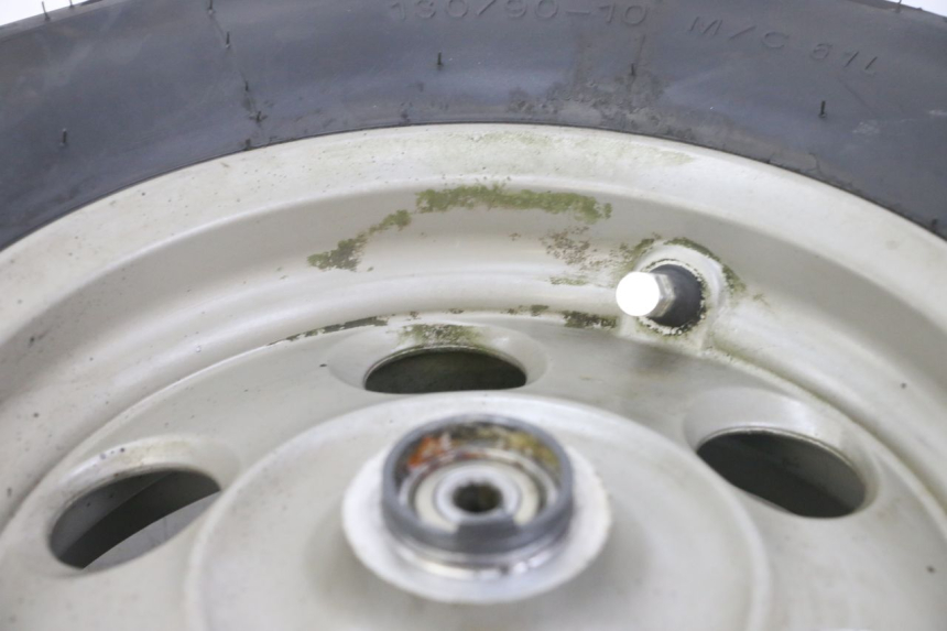 photo de CERCHIO ANTERIORE E PNEUMATICO YAMAHA BW'S NG NEXT GENERATION 50 (1996 - 2003) - Stato della superficie e materiale