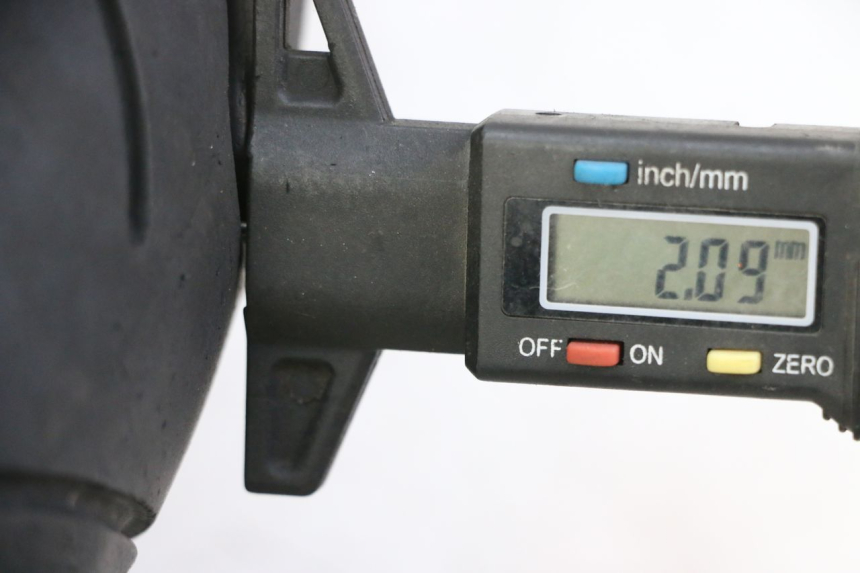 photo de CERCHIO ANTERIORE E PNEUMATICO YAMAHA FZS FAZER 600 (2001 - 2003) - Dettaglio del componente