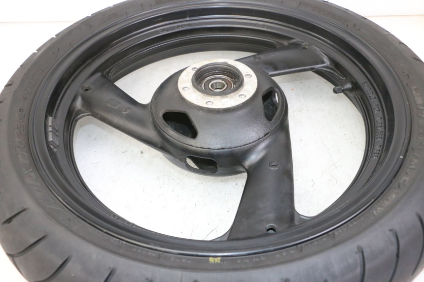 photo de CERCHIO ANTERIORE E PNEUMATICO YAMAHA FZS FAZER 600 (2001 - 2003) - Zoom sullo stato d'uso