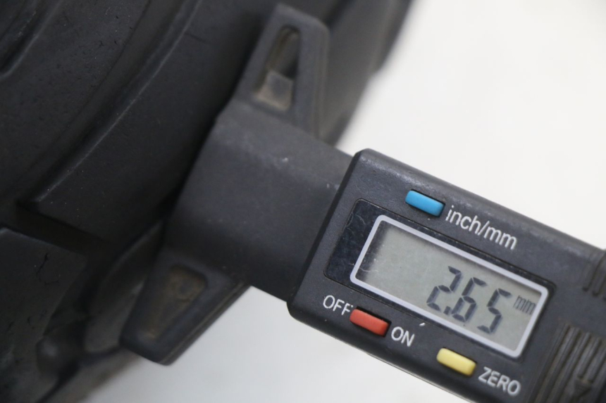 photo de CERCHIO ANTERIORE E PNEUMATICO YAMAHA NEOS NEO'S 4T 50 (2008 - 2016) - Primo piano ad alta risoluzione