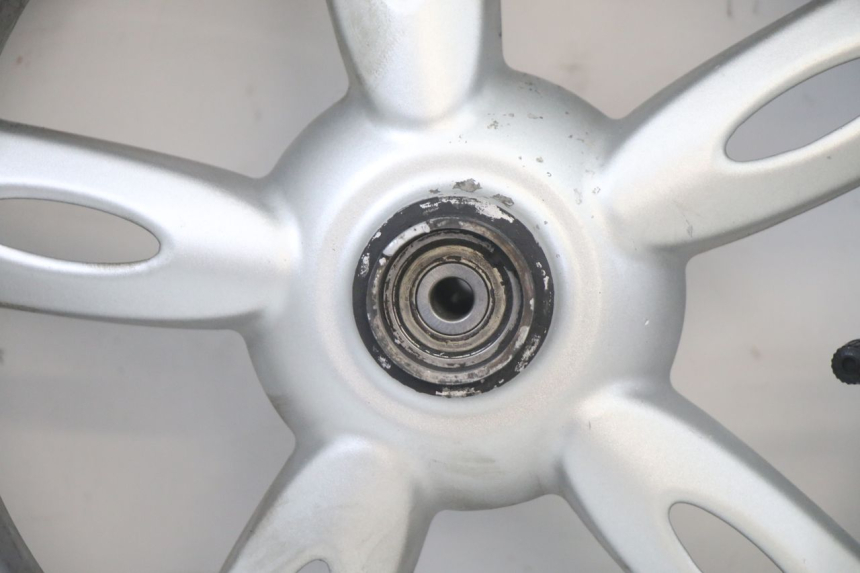 photo de CERCHIO ANTERIORE E PNEUMATICO YAMAHA NEOS NEO'S 4T 50 (2008 - 2016) - Primo piano tecnico