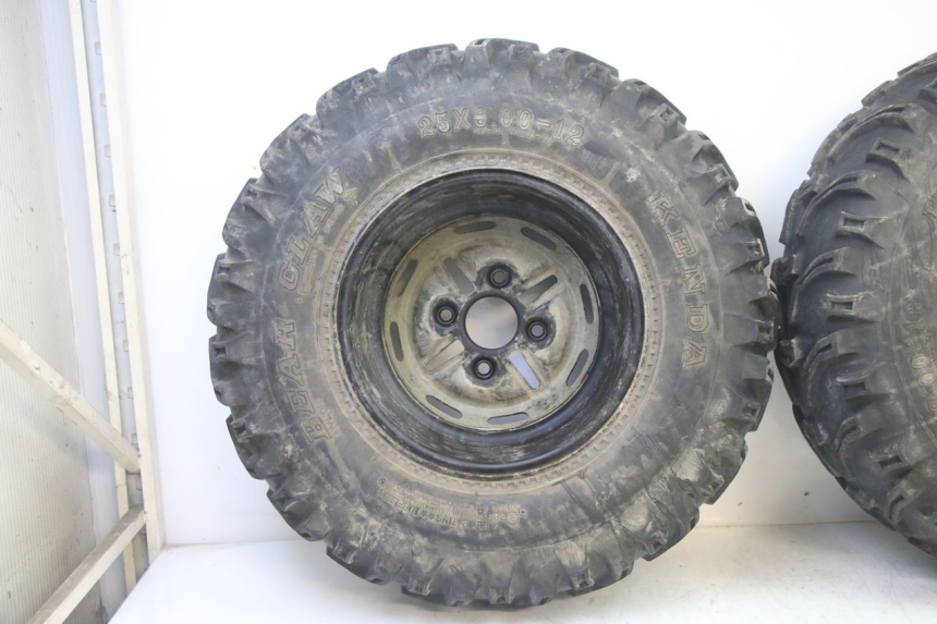 photo de CERCHIO ANTERIORE E PNEUMATICO YAMAHA YFM BRUIN 350 (2003 - 2009) - Dettaglio del componente