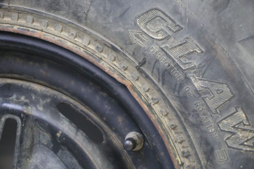 photo de CERCHIO ANTERIORE E PNEUMATICO YAMAHA YFM BRUIN 350 (2003 - 2009) - Stato della superficie e materiale