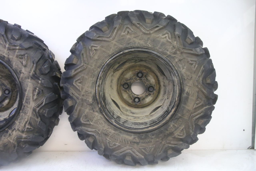 photo de CERCHIO ANTERIORE E PNEUMATICO YAMAHA YFM GRIZZLY 550 (2008 - 2015) - Angolazione alternativa