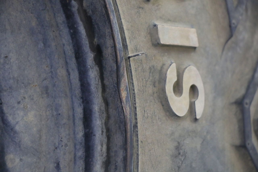 photo de CERCHIO ANTERIORE E PNEUMATICO YAMAHA YFM GRIZZLY 550 (2008 - 2015) - Stato della superficie e materiale