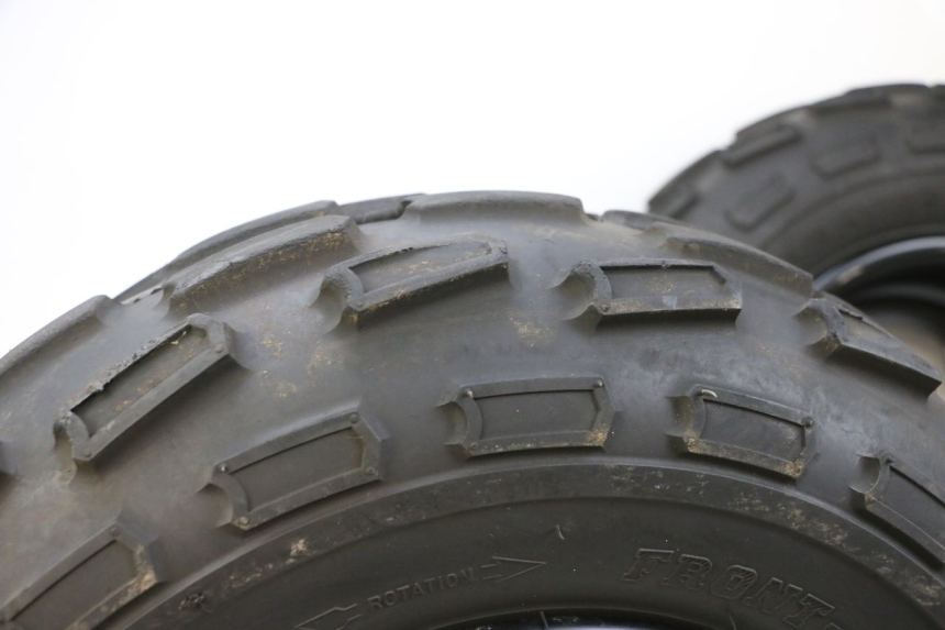 photo de CERCHIO ANTERIORE E PNEUMATICO YAMAHA YFM R RAPTOR 250 (2008 - 2014) - Dettaglio del componente