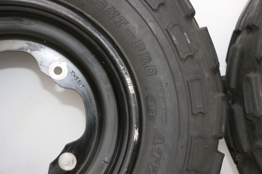 photo de CERCHIO ANTERIORE E PNEUMATICO YAMAHA YFM R RAPTOR 250 (2008 - 2014) - Zoom sui componenti