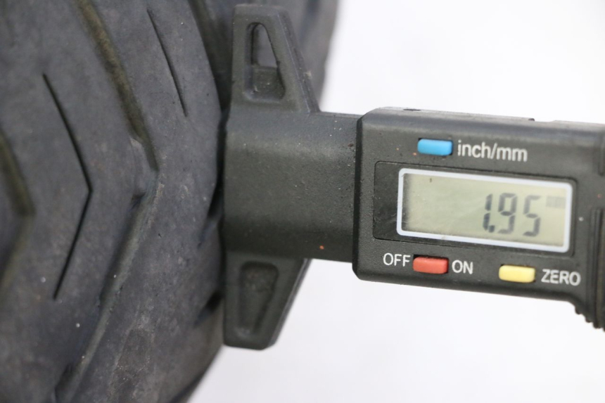 photo de CERCHIO ANTERIORE E PNEUMATICO YAMAHA YP MAJESTY 125 (2002 - 2006) - Dettaglio del componente