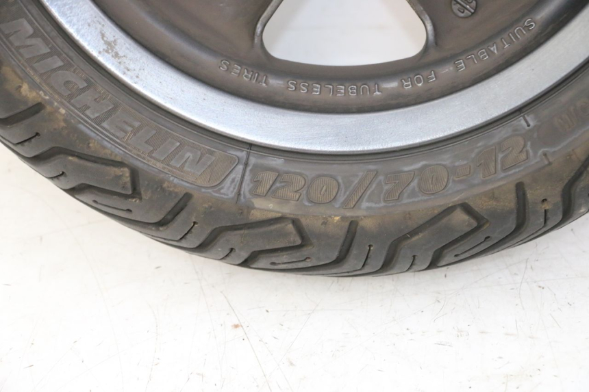 photo de CERCHIO ANTERIORE E PNEUMATICO YAMAHA YP MAJESTY 125 (2007 - 2010) - Zoom sui componenti