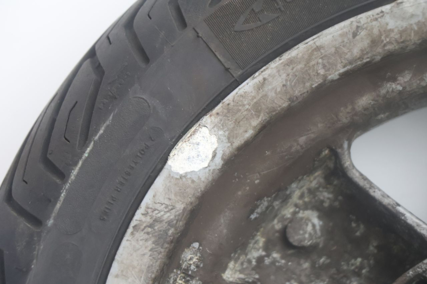 photo de CERCHIO ANTERIORE E PNEUMATICO YAMAHA YP MAJESTY 125 (2002 - 2006) - Caratteristiche distintive