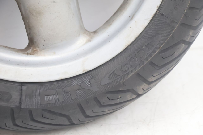 photo de CERCHIO ANTERIORE E PNEUMATICO YAMAHA YP MAJESTY 125 (2002 - 2006) - Angolazione alternativa