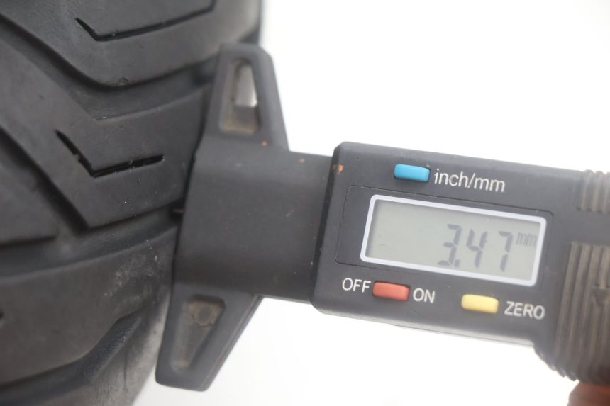 photo de CERCHIO ANTERIORE E PNEUMATICO YAMAHA YP MAJESTY 125 (2002 - 2006) - Panoramica del profilo