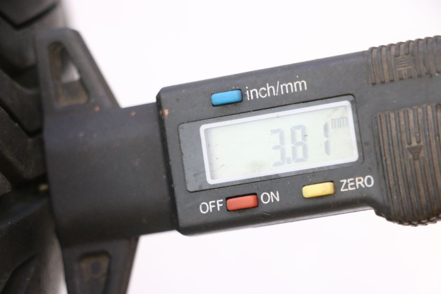 photo de CERCHIO ANTERIORE E PNEUMATICO YAMAHA YP MAJESTY 125 (1998 - 2001) - Dettaglio del componente