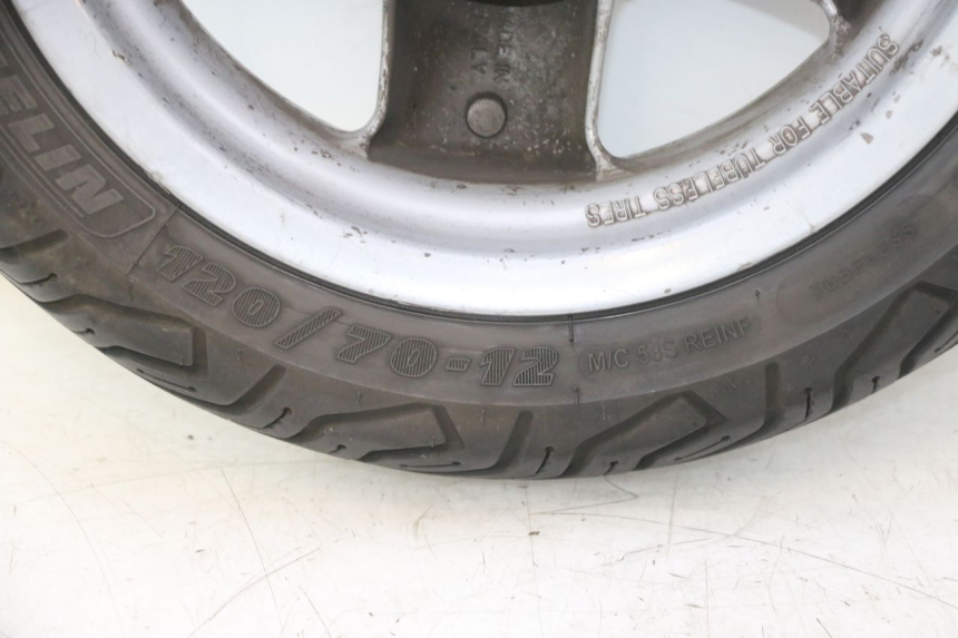 photo de CERCHIO ANTERIORE E PNEUMATICO YAMAHA YP MAJESTY 125 (1998 - 2001) - Altra vista dell'articolo