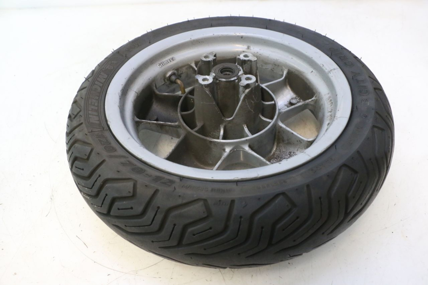 photo de CERCHIO ANTERIORE E PNEUMATICO YAMAHA YP MAJESTY 125 (1998 - 2001) - Dettagli dei punti di fissaggio