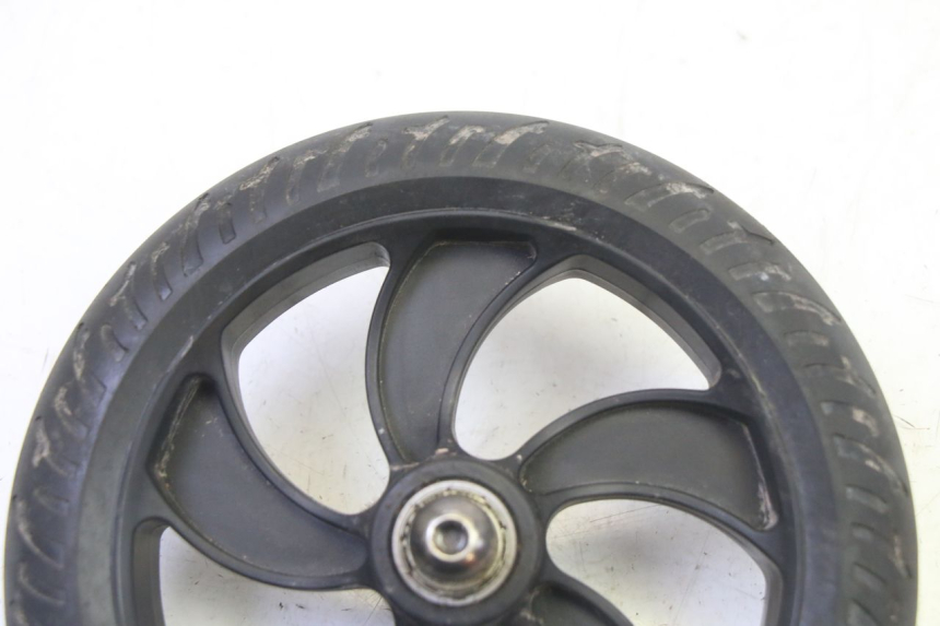 photo de CERCHIO ANTERIORE E PNEUMATICO MOOVWAY Z8 1 - Dettaglio del componente