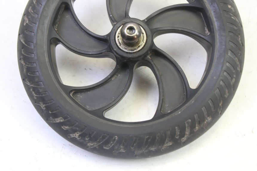 photo de CERCHIO ANTERIORE E PNEUMATICO MOOVWAY Z8 1 - Zoom sullo stato d'uso