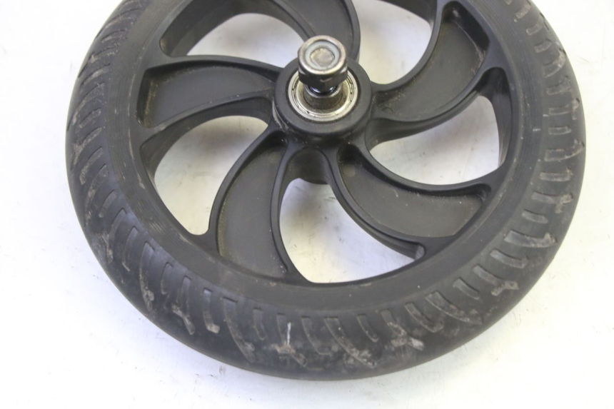 photo de CERCHIO ANTERIORE E PNEUMATICO MOOVWAY Z8 1 - Vista d'insieme del prodotto