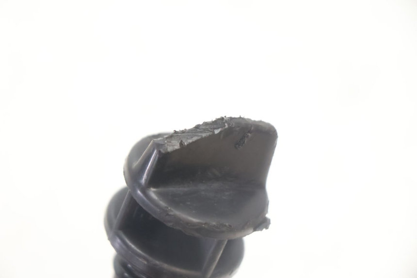 photo de LIVELLO OLIO MOTORE PEUGEOT KISBEE 4T 50 (2010 - 2017) - Zoom sullo stato d'uso
